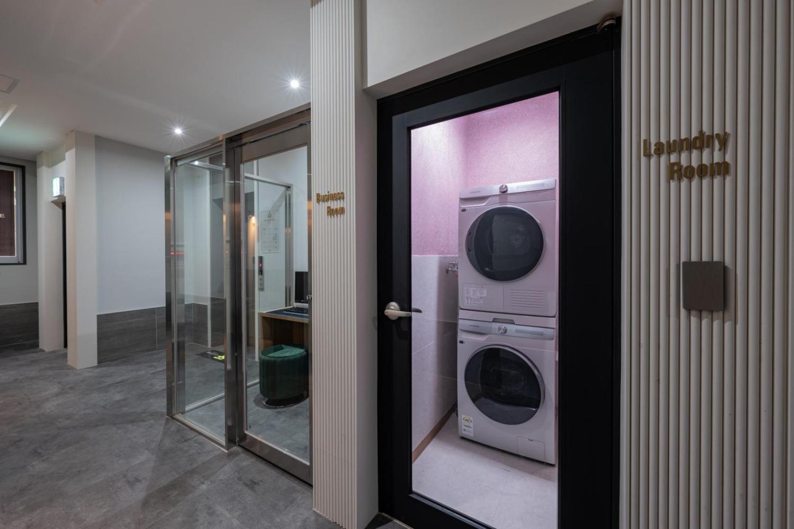 H-Avenue Hotel Munhyeon Busan Eksteriør billede