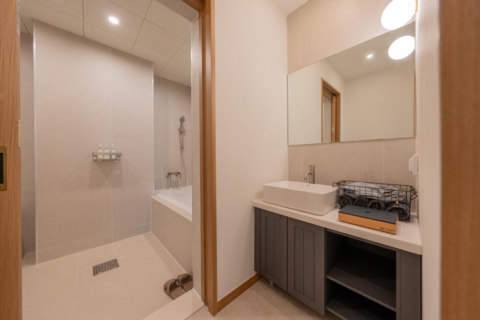 H-Avenue Hotel Munhyeon Busan Eksteriør billede
